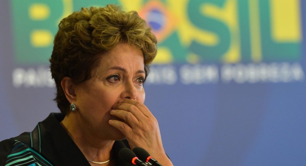 A presidenta Dilma Rousseff se emociona ao receber o relatório final dos trabalhos da Comissão Nacional da Verdade (Antonio Cruz/Agência Brasil)